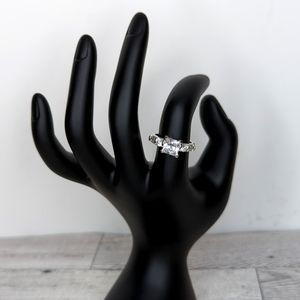 Ring Size 8 Costume Jewelry Silver Tone With Princess Cut Center Round Baguette